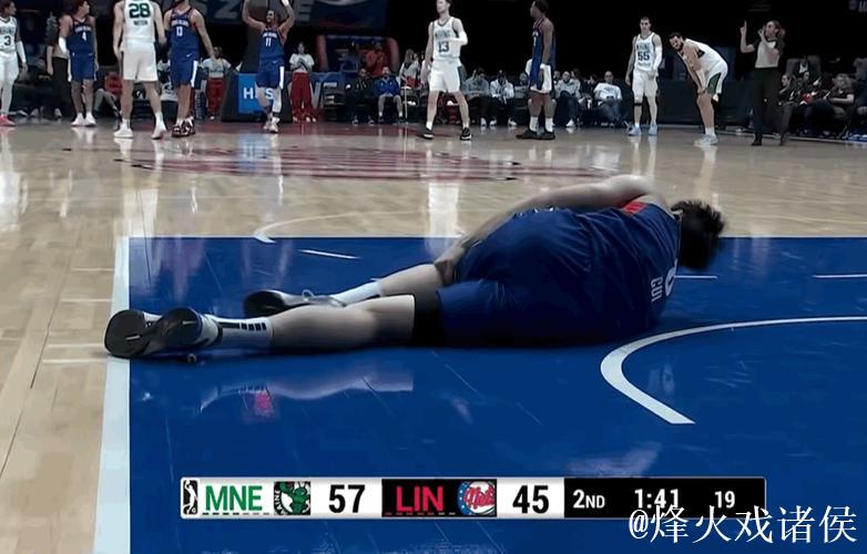 崔永熙因伤提前退场 离场前拿下2分4篮板3助攻 崔永熙因伤提前退场 离场前拿下2分4篮板3助攻