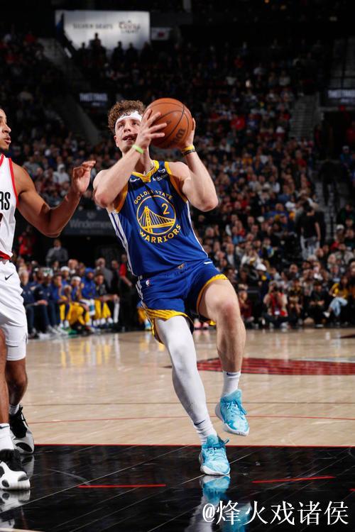 勇士22分大胜终结开拓者三连败，本赛季首胜